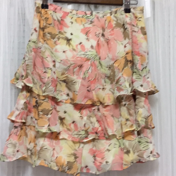 Ann Taylor LOFT Floral Skirt Size 6 - Picture 2 of 5